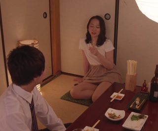 Địt phê cặc với mẹ kế sau buổi tốt nghiệp