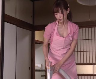 Bố nuôi địt tung lồn con gái