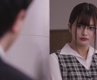 Địt sướng cặc em nhân viên trông giống nữ idol AV