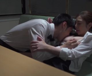 Ngoại tình với chàng đồng nghiệp tốt bụng